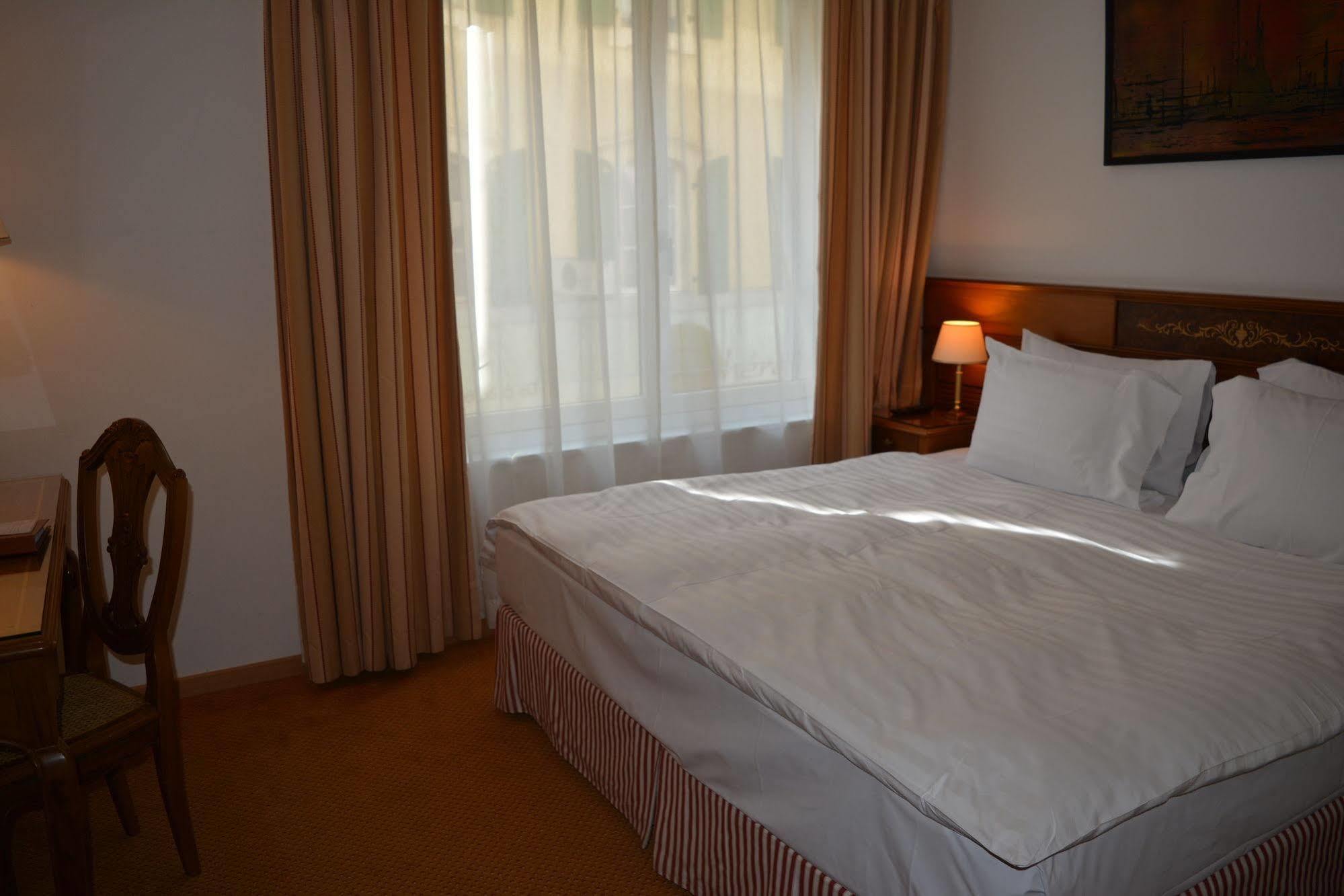Hotel De La Couronne Morges Exterior photo